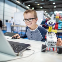 Kleine Roboter, gebaut in der Tekkie‐Area.